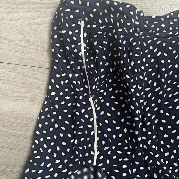 Topshop Women's  Navy Blue Polka Dot Printed Shorts Size 8 Medium - Picture 5 of 10